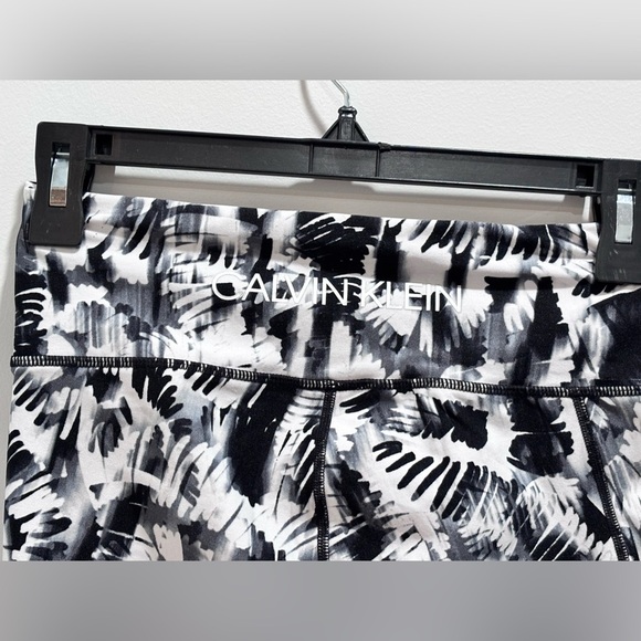 🩳 Calvin Klein Performance High-Waist Yoga/Running Shorts 🏃‍♀️ - Picture 4 of 11